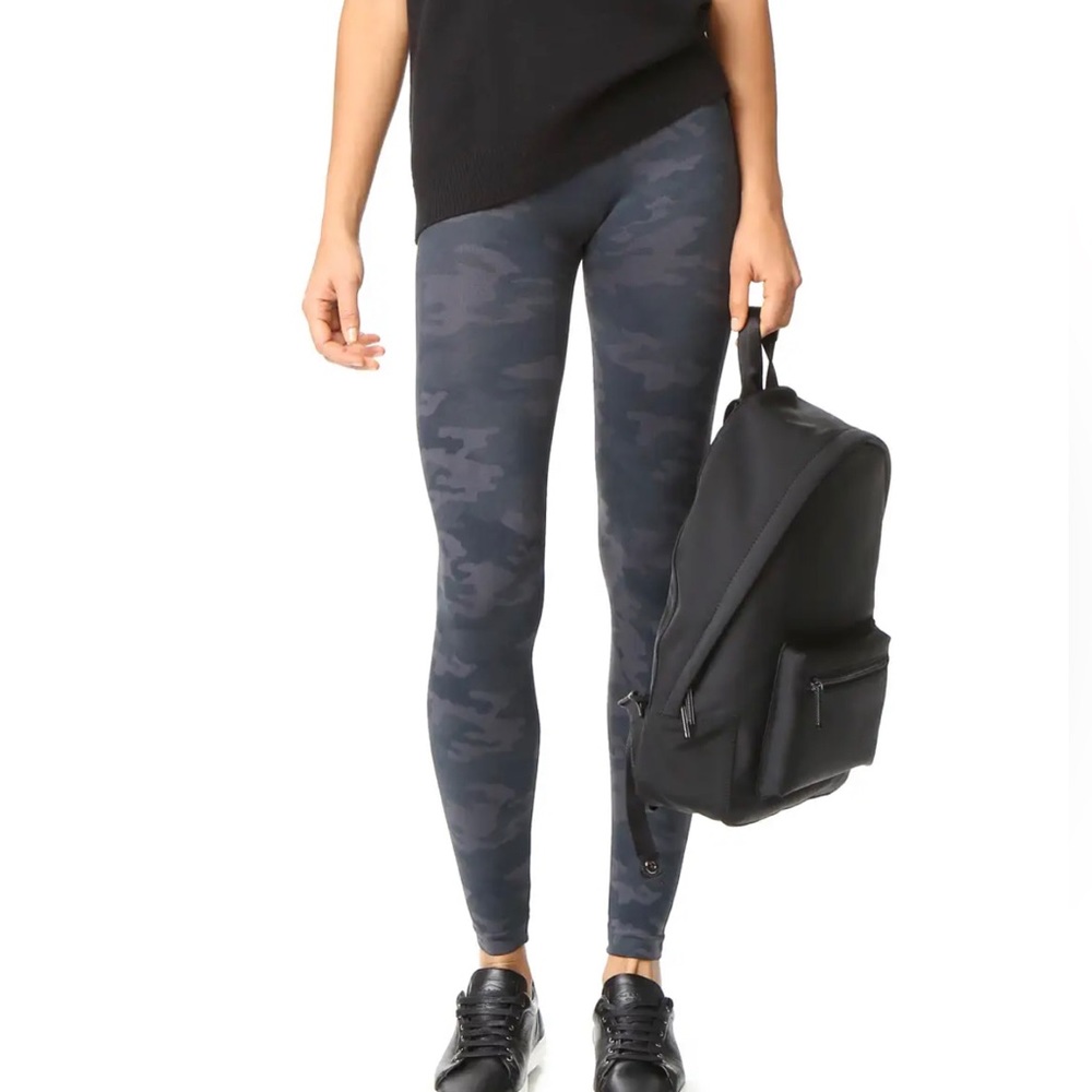 SPANX Leggings Tights Black gray Camo camouflage ladies size‎ Small inseam 24” - Picture 2 of 11